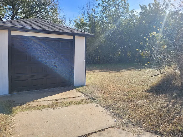 Detached Garage