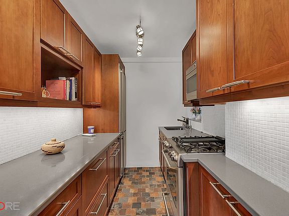 4th image of 30 E 37th St APT 5J