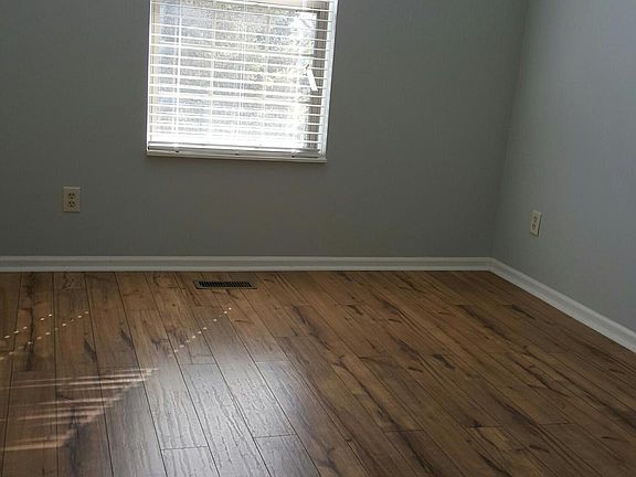 4th image of 208 Oakbrooke Dr