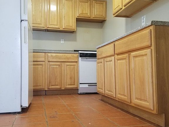 5th image of 148 W 67th St APT 21