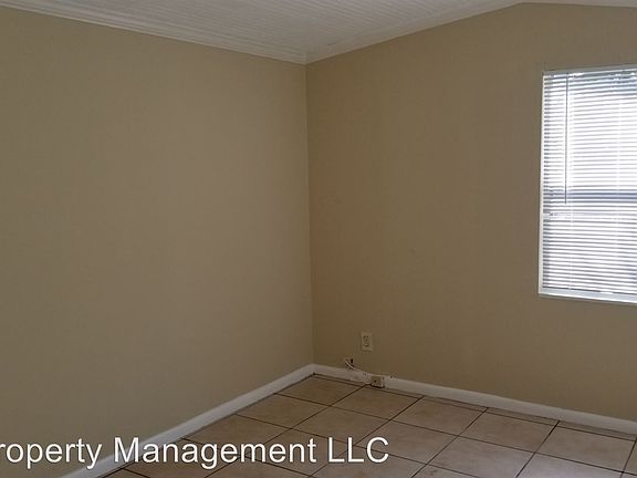 3rd image of 525 47th St