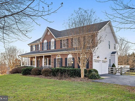 3rd image of 7198 N Crest Ct