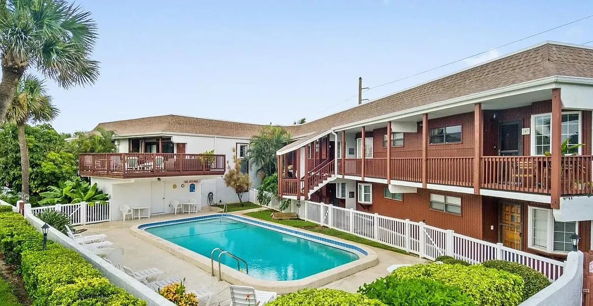 1318 S Miramar Ave — Photo 2