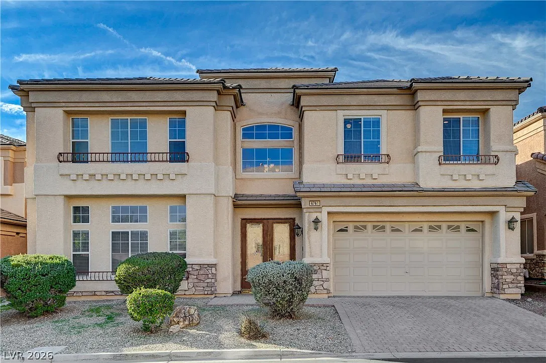 5 bed, 3.5 bath, 4850 sqft, $3,300 — Photo 1