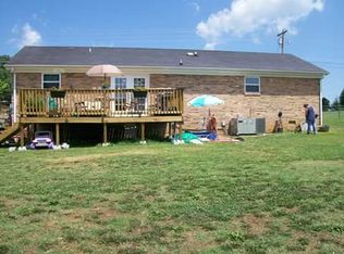1066 Hale Rd, Dandridge, TN 37725