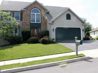 6 Hilltop Cir, Mechanicsburg, PA 17055