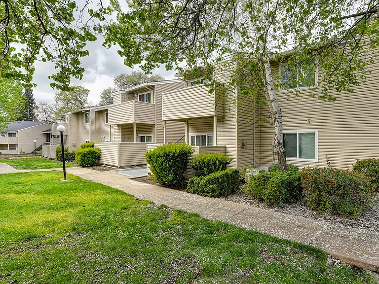 Pepperwood Knoll Apartments — Photo 12