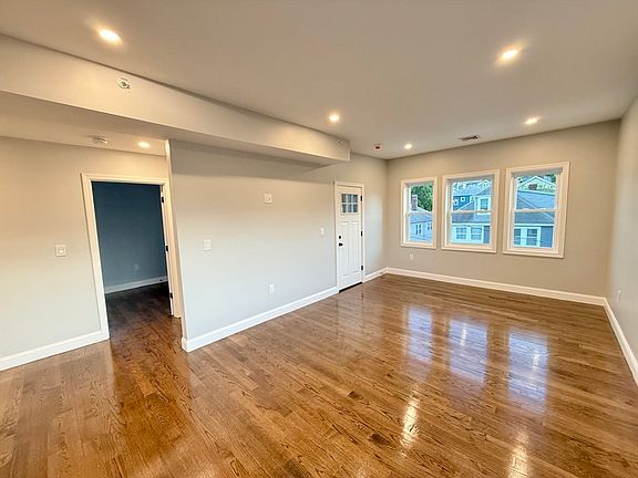 4th image of 60-62 Wellsmere Rd #3