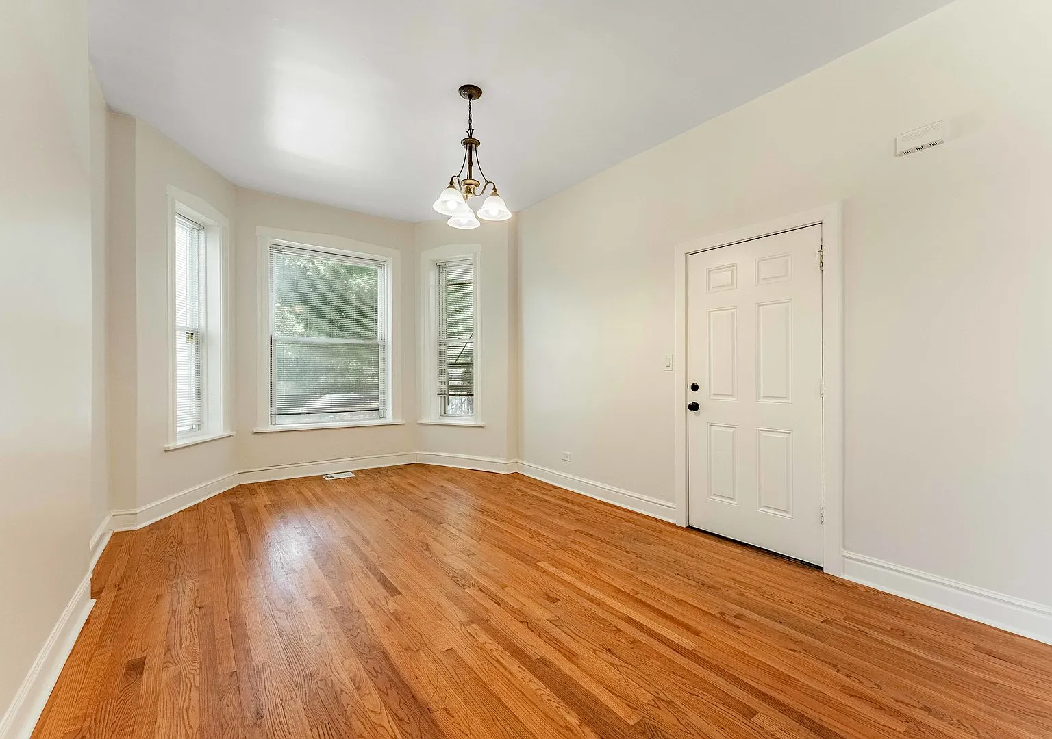 3 bed, 1100 sqft, $1,850 — Photo 2
