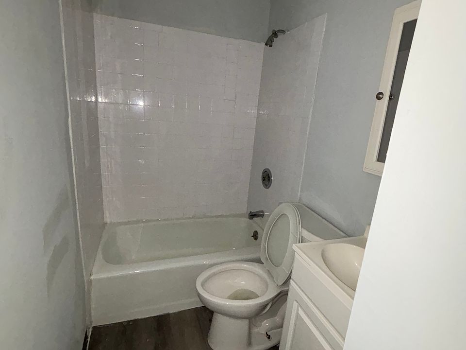 1st image of 199-207 Howe Ave #195-1/5A