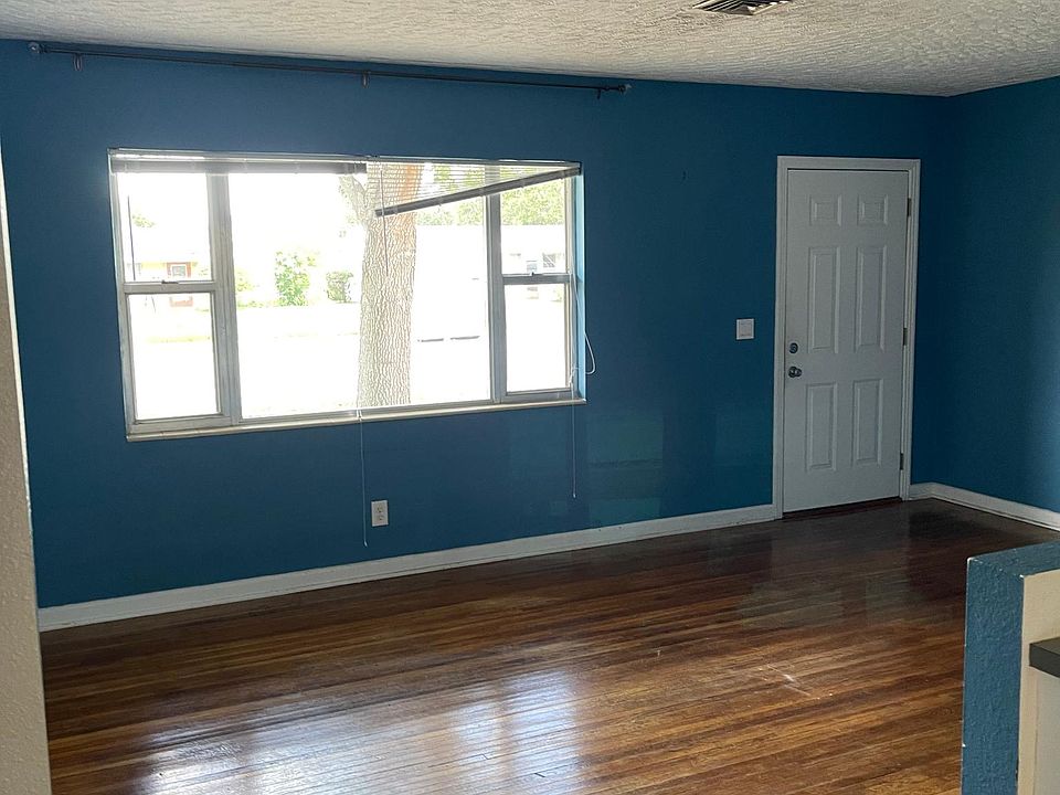 1st image of 758 40th Ave NE