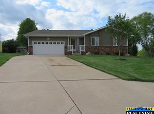13586 Berry Cir, Omaha, NE 68137