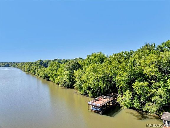 2nd image of 18 Boxwood Shores Dr