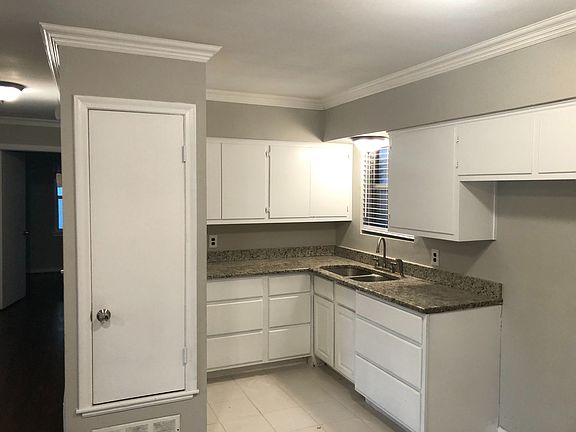 2nd image of 1001 Lake Shore Dr