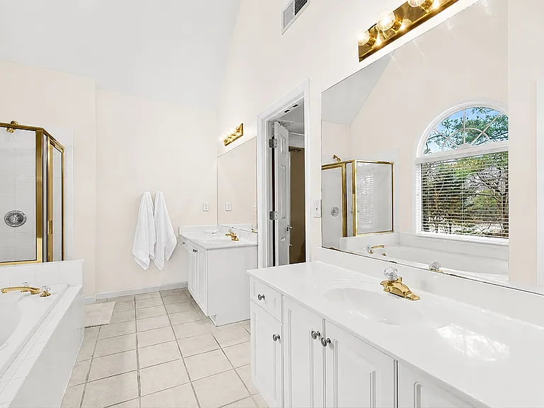 2208 Snug Hbr NE — Photo 12