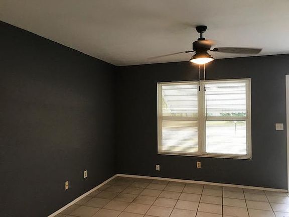 2nd image of 713 SW Belmont Cir