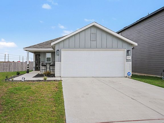 2nd image of 105 Twin Swan Dr