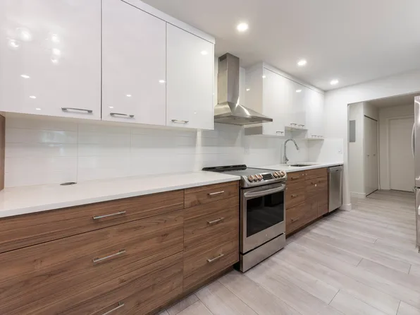 2381 Bury Ave #212, Pt Coquitlam, BC V3C 1Z9