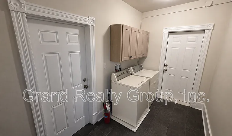 129 Cedar Ave #2R — Photo 8