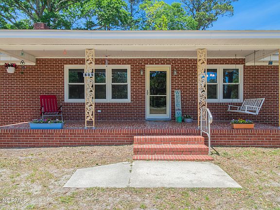 5th image of 809 E Leonard Street