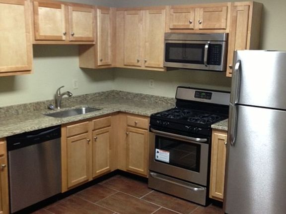 3rd image of 1663 N Pearl St