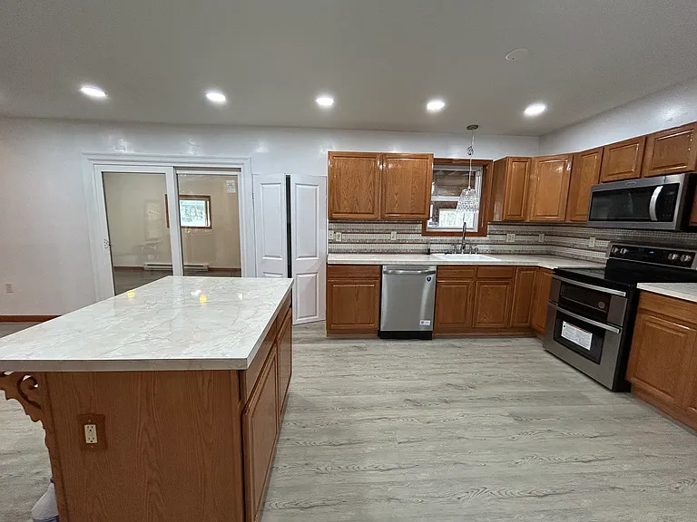 Kitchen w/Pantry