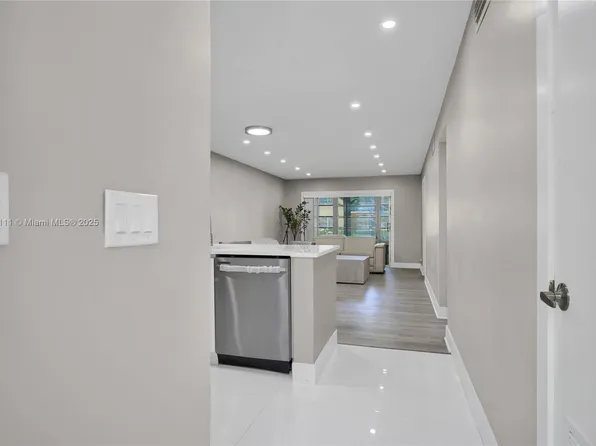 100 Ashbury Rd APT 103, Hollywood, FL 33024