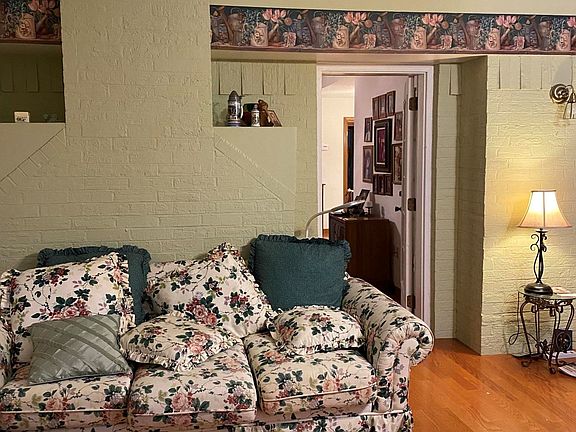 2nd image of 10144 Bogey St