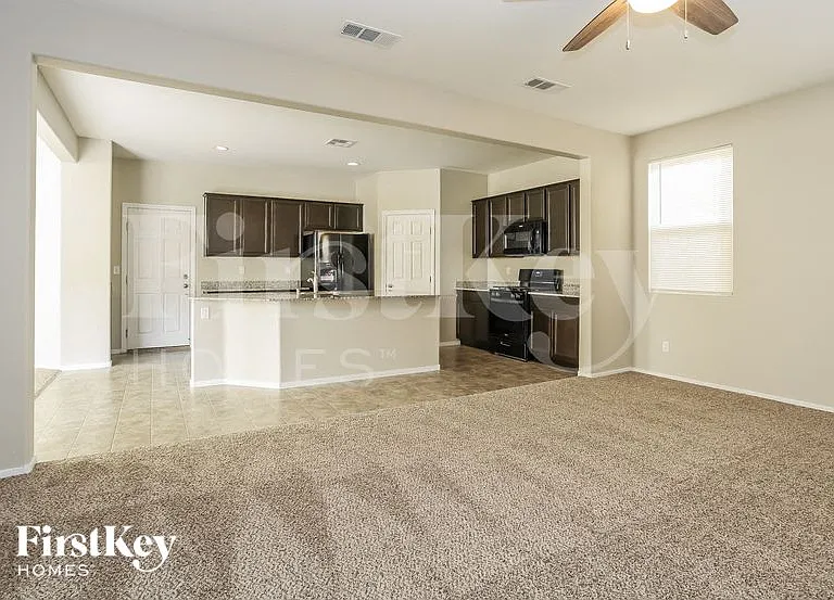 4056 Little Bay Ave — Photo 2