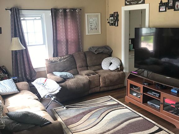 3rd image of 115 Mansfield Ave