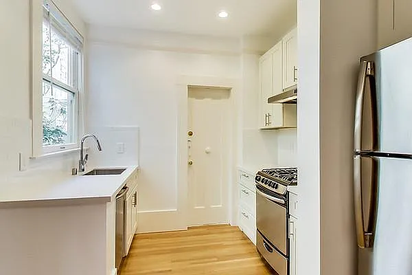 1167 Pine St #5 — Photo 3
