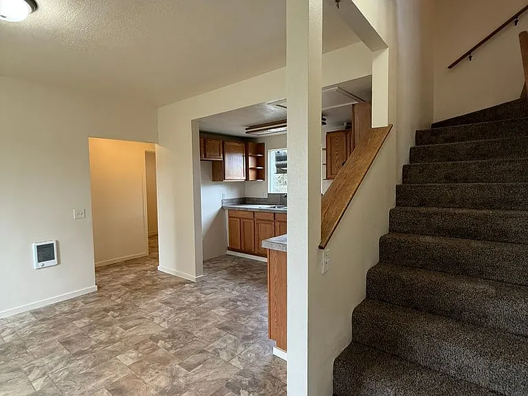 1133 Irvington Dr — Photo 6