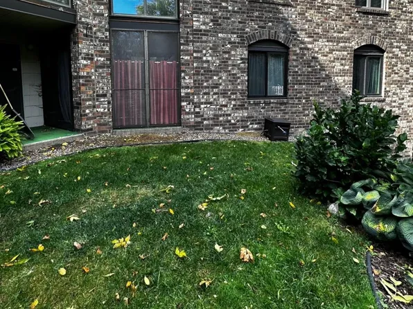 1850 Eagle Ridge Dr #E104, Mendota Heights, MN 55118
