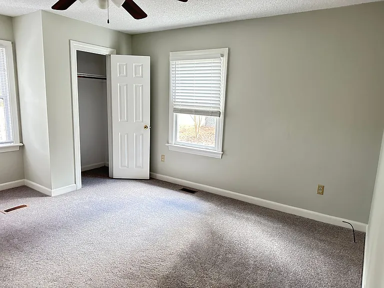 209 Oak Forest Dr — Photo 18