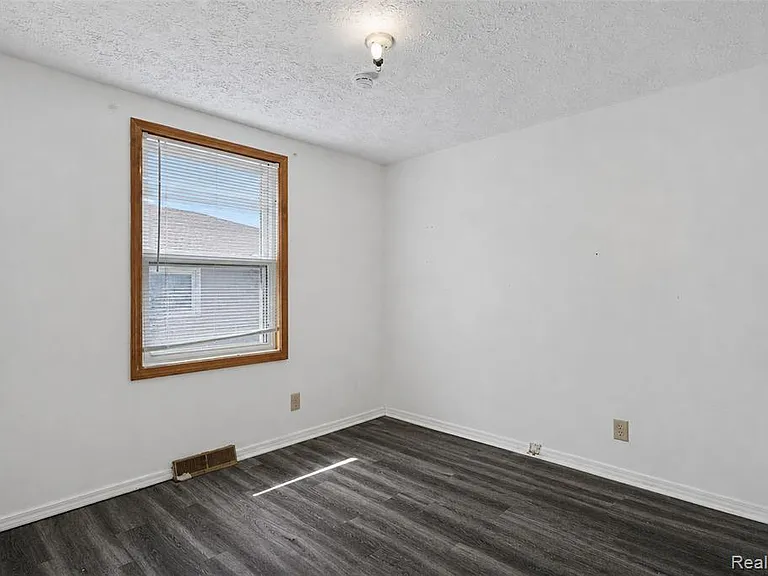 15060 Michael St — Photo 21