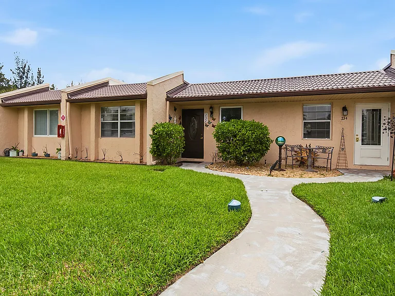 232 Lake Meryl Dr — Photo 2