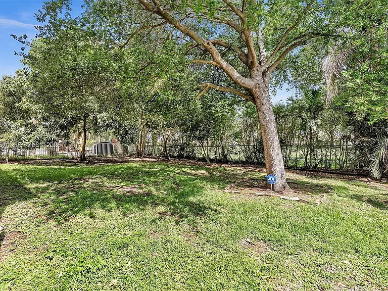 14044 SW 54th St — Photo 8