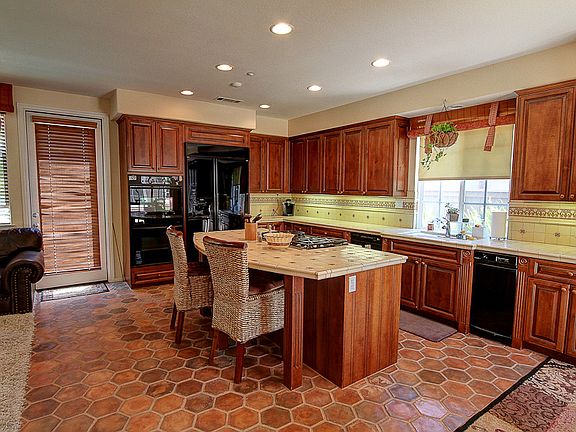 Lovely open kitchen