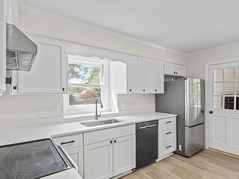 623 Elmwood Ct — Photo 18