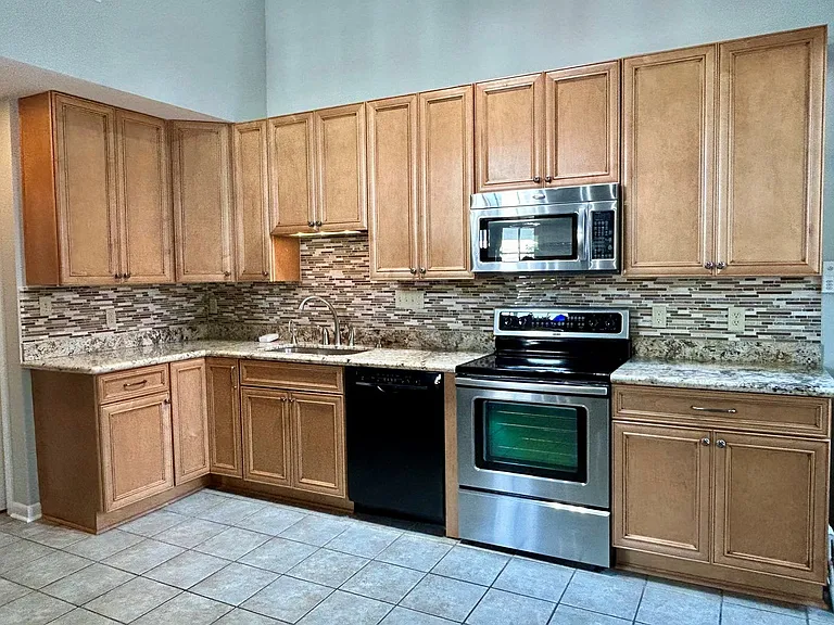 802 Spain St #3 — Photo 30