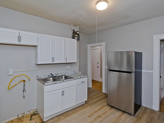 3rd image of 180 Oakland St APT 7