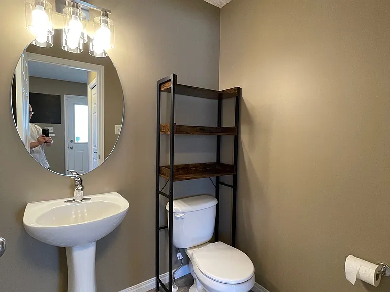 7685 Schmid Cres NW — Photo 18