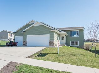 5478 Castleview Dr NW, Rochester, MN 55901