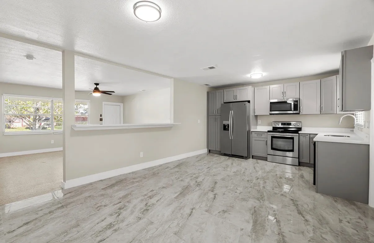 3 bed, 1260 sqft, $3,000 — Photo 2
