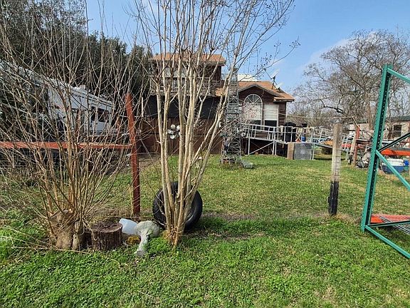 3rd image of 7573 W Bernard Rd