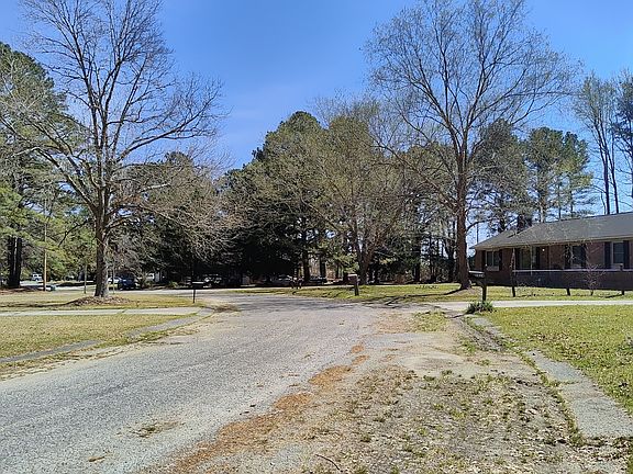 4th image of 2420 Jay Cir