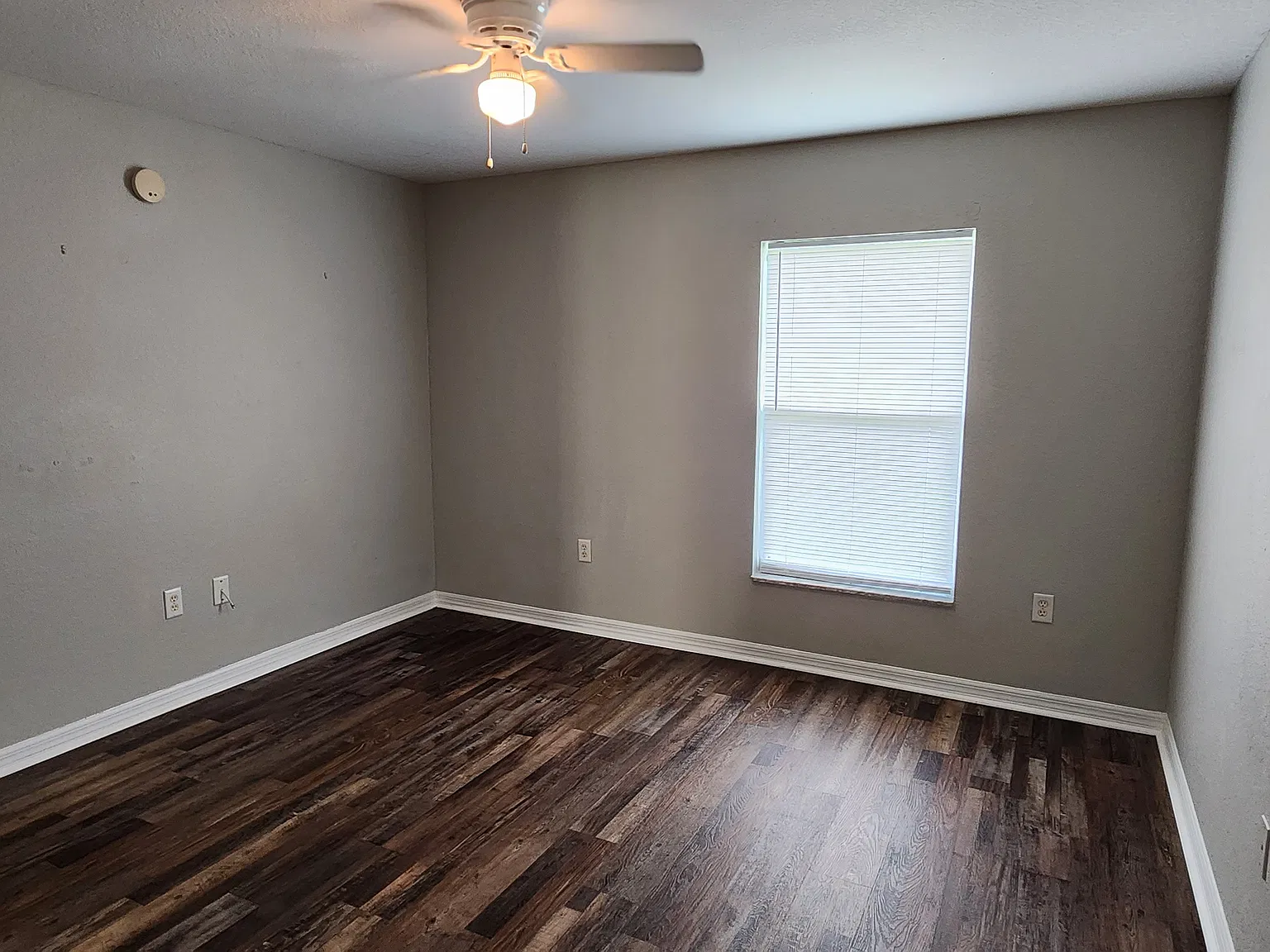 740 E North St — Photo 4