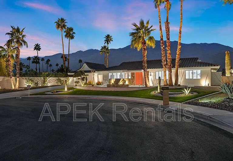 945 N Buttonwillow Cir — Photo 12