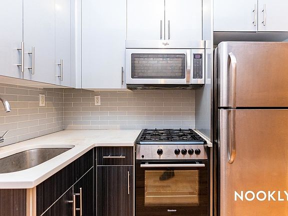 2nd image of 886 Jefferson Ave #2B