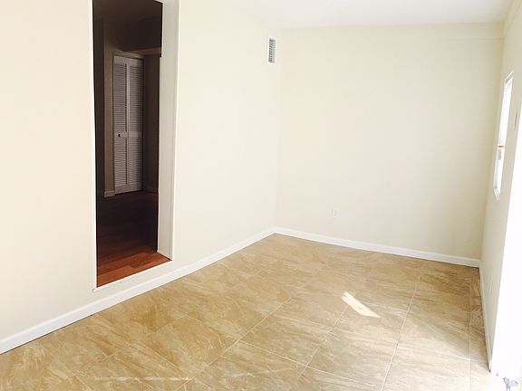 2nd image of 1414 E Hanna Ave